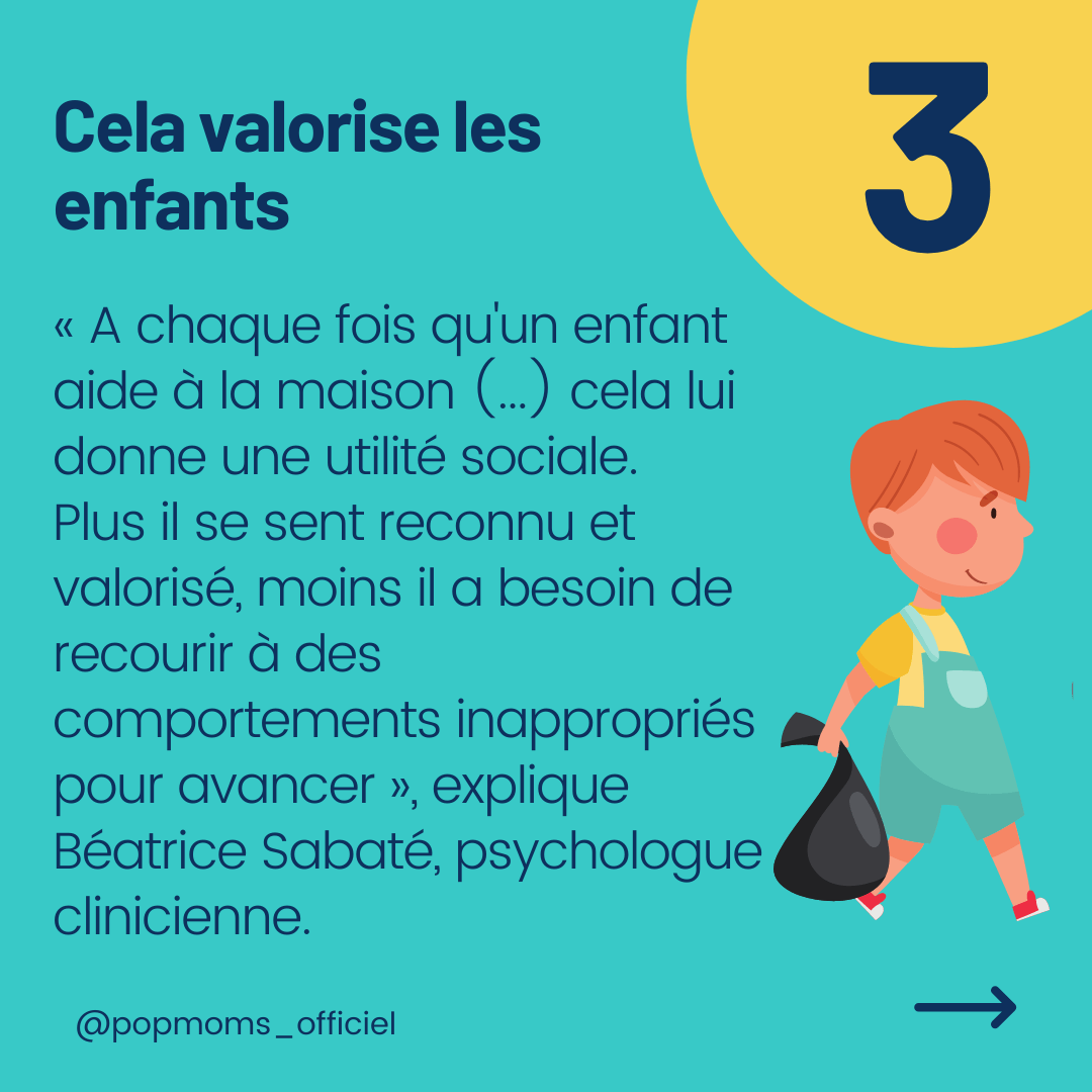 Un enfant qui tient la petite poubelle de sa chambre, fier de participer au rangement et au ménage de sa chambre